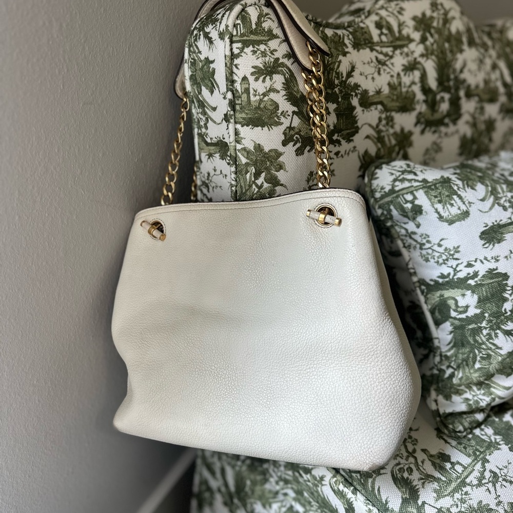 Tory Burch Chelsea Pebble Leather Slouchy Tote Shoulder Bag in Ivory - Picture 5 of 12